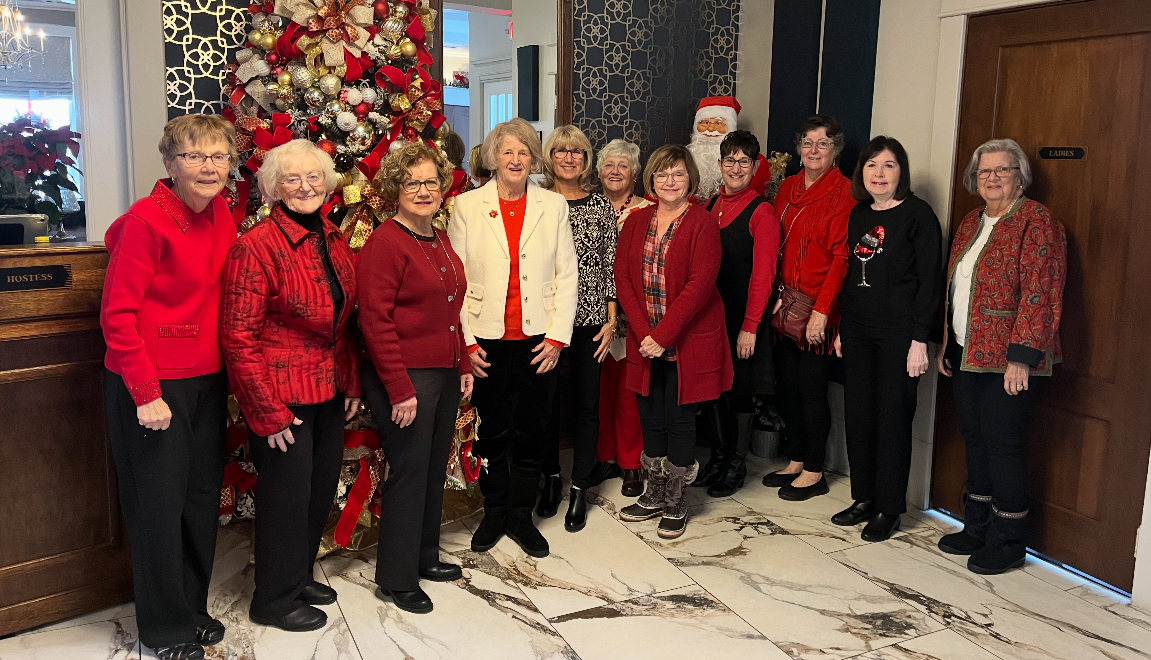 Bud ‘Bloom holds holiday lunch at White Inn